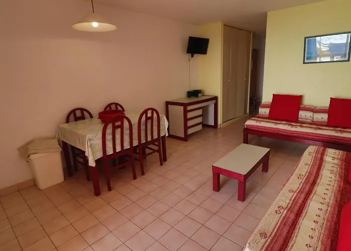 Appartement 38m² avec piscine, parking, WiFi à Sète - 4 personnes, 2 pièces - FR-1-472A-139 *